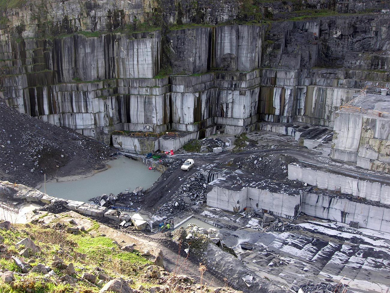 Figurehead construction: 1. Threecastles quarry